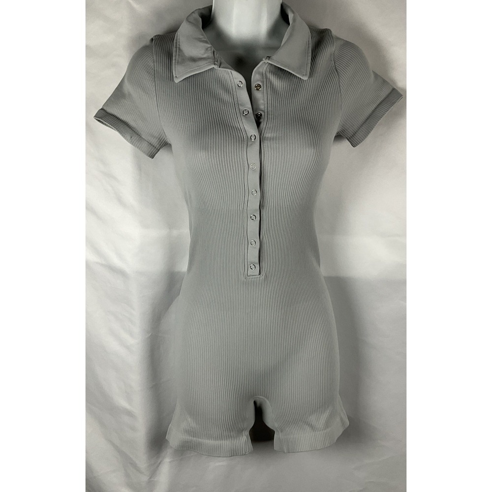 OQQ Women's S Gray Ribbed Snap Front Collared Short Romper Stretch Snatch Waist